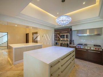 Casa en Venta en Isla Dorada Residencial en Zona Hotelera Cancún, Quintana Roo.