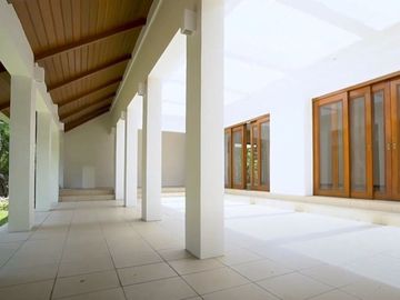 947 sqm lot with bungalow in Ayala Alabang near Alabang Golf & Country Club