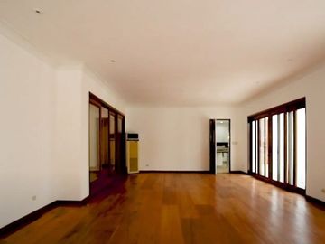 947 sqm lot with bungalow in Ayala Alabang near Alabang Golf & Country Club