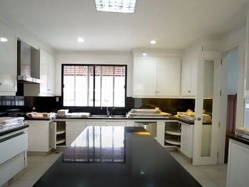 947 sqm lot with bungalow in Ayala Alabang near Alabang Golf & Country Club