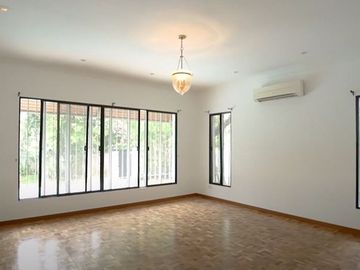 947 sqm lot with bungalow in Ayala Alabang near Alabang Golf & Country Club