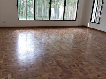 947 sqm lot with bungalow in Ayala Alabang near Alabang Golf & Country Club