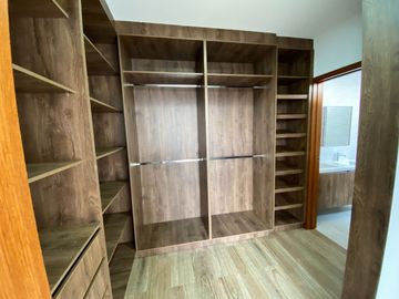 Venta de casa a estrenar en tumbaco sector hilacril con piscina
