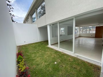 Venta de casa a estrenar en tumbaco sector hilacril con piscina
