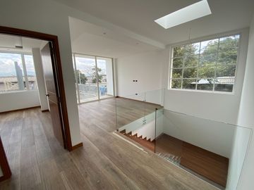Venta de casa a estrenar en tumbaco sector hilacril con piscina