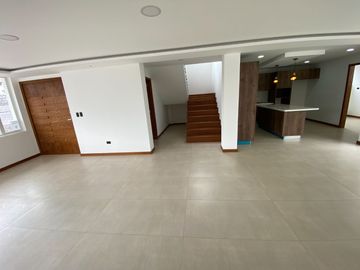 Venta de casa a estrenar en tumbaco sector hilacril con piscina