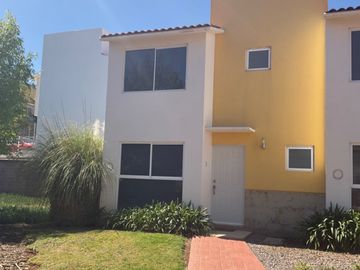 Casa en venta fraccionamiento privado cañadas del bosque, tres Marías.