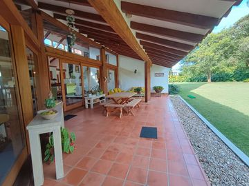 Countryhome on Double Lot in Residential Community - Llanogrande