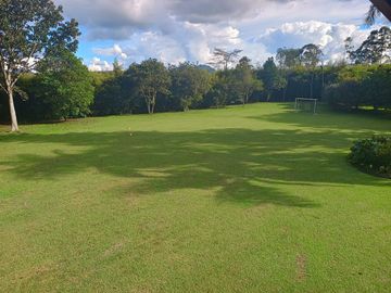 Countryhome on Double Lot in Residential Community - Llanogrande