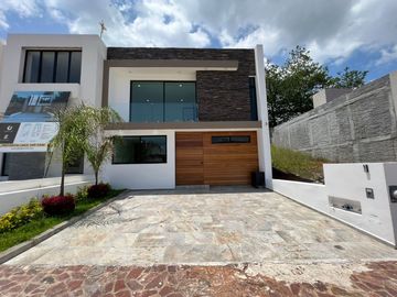 CASA NUEVA EN VENTA CON RECÁMARA EN PLANTA BAJA EN VENTA FRACC. PRADERAS ALTOZANO JUNTO A CLUB DE GOLF ALTOZANO
