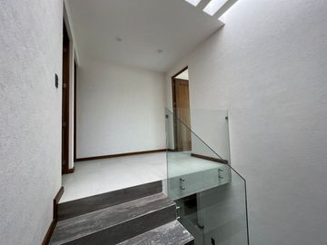 CASA NUEVA EN VENTA CON RECÁMARA EN PLANTA BAJA EN VENTA FRACC. PRADERAS ALTOZANO JUNTO A CLUB DE GOLF ALTOZANO