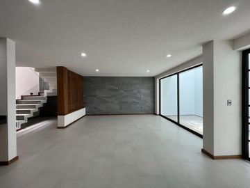 CASA NUEVA EN VENTA CON RECÁMARA EN PLANTA BAJA EN VENTA FRACC. PRADERAS ALTOZANO JUNTO A CLUB DE GOLF ALTOZANO