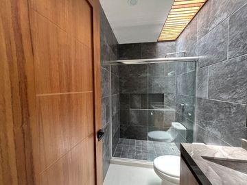 CASA NUEVA EN VENTA CON RECÁMARA EN PLANTA BAJA EN VENTA FRACC. PRADERAS ALTOZANO JUNTO A CLUB DE GOLF ALTOZANO