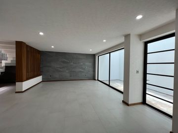 CASA NUEVA EN VENTA CON RECÁMARA EN PLANTA BAJA EN VENTA FRACC. PRADERAS ALTOZANO JUNTO A CLUB DE GOLF ALTOZANO