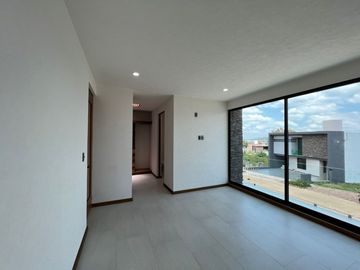 CASA NUEVA EN VENTA CON RECÁMARA EN PLANTA BAJA EN VENTA FRACC. PRADERAS ALTOZANO JUNTO A CLUB DE GOLF ALTOZANO