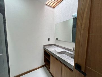CASA NUEVA EN VENTA CON RECÁMARA EN PLANTA BAJA EN VENTA FRACC. PRADERAS ALTOZANO JUNTO A CLUB DE GOLF ALTOZANO