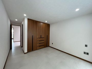 CASA NUEVA EN VENTA CON RECÁMARA EN PLANTA BAJA EN VENTA FRACC. PRADERAS ALTOZANO JUNTO A CLUB DE GOLF ALTOZANO