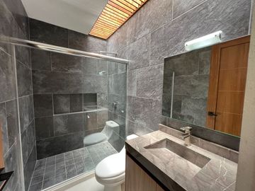 CASA NUEVA EN VENTA CON RECÁMARA EN PLANTA BAJA EN VENTA FRACC. PRADERAS ALTOZANO JUNTO A CLUB DE GOLF ALTOZANO