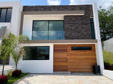 CASA NUEVA EN VENTA CON RECÁMARA EN PLANTA BAJA EN VENTA FRACC. PRADERAS ALTOZANO JUNTO A CLUB DE GOLF ALTOZANO