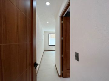 CASA NUEVA EN VENTA CON RECÁMARA EN PLANTA BAJA EN VENTA FRACC. PRADERAS ALTOZANO JUNTO A CLUB DE GOLF ALTOZANO