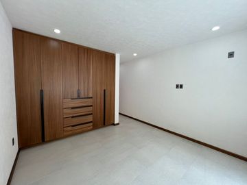 CASA NUEVA EN VENTA CON RECÁMARA EN PLANTA BAJA EN VENTA FRACC. PRADERAS ALTOZANO JUNTO A CLUB DE GOLF ALTOZANO
