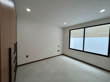 CASA NUEVA EN VENTA CON RECÁMARA EN PLANTA BAJA EN VENTA FRACC. PRADERAS ALTOZANO JUNTO A CLUB DE GOLF ALTOZANO