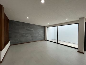 CASA NUEVA EN VENTA CON RECÁMARA EN PLANTA BAJA EN VENTA FRACC. PRADERAS ALTOZANO JUNTO A CLUB DE GOLF ALTOZANO