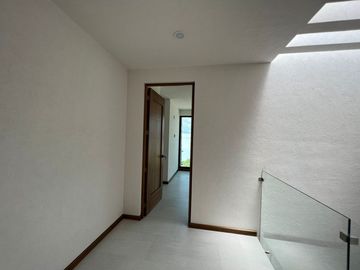 CASA NUEVA EN VENTA CON RECÁMARA EN PLANTA BAJA EN VENTA FRACC. PRADERAS ALTOZANO JUNTO A CLUB DE GOLF ALTOZANO