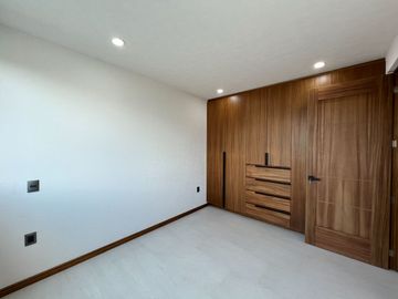 CASA NUEVA EN VENTA CON RECÁMARA EN PLANTA BAJA EN VENTA FRACC. PRADERAS ALTOZANO JUNTO A CLUB DE GOLF ALTOZANO