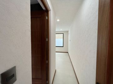 CASA NUEVA EN VENTA CON RECÁMARA EN PLANTA BAJA EN VENTA FRACC. PRADERAS ALTOZANO JUNTO A CLUB DE GOLF ALTOZANO