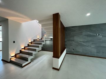 CASA NUEVA EN VENTA CON RECÁMARA EN PLANTA BAJA EN VENTA FRACC. PRADERAS ALTOZANO JUNTO A CLUB DE GOLF ALTOZANO