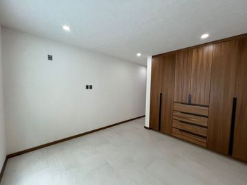 CASA NUEVA EN VENTA CON RECÁMARA EN PLANTA BAJA EN VENTA FRACC. PRADERAS ALTOZANO JUNTO A CLUB DE GOLF ALTOZANO