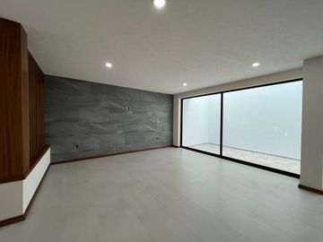 CASA NUEVA EN VENTA CON RECÁMARA EN PLANTA BAJA EN VENTA FRACC. PRADERAS ALTOZANO JUNTO A CLUB DE GOLF ALTOZANO