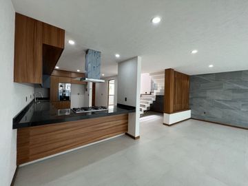 CASA NUEVA EN VENTA CON RECÁMARA EN PLANTA BAJA EN VENTA FRACC. PRADERAS ALTOZANO JUNTO A CLUB DE GOLF ALTOZANO
