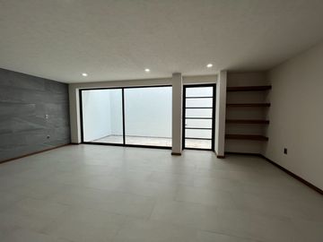 CASA NUEVA EN VENTA CON RECÁMARA EN PLANTA BAJA EN VENTA FRACC. PRADERAS ALTOZANO JUNTO A CLUB DE GOLF ALTOZANO