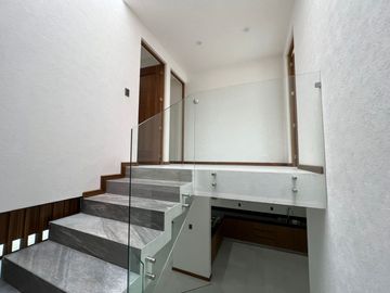 CASA NUEVA EN VENTA CON RECÁMARA EN PLANTA BAJA EN VENTA FRACC. PRADERAS ALTOZANO JUNTO A CLUB DE GOLF ALTOZANO