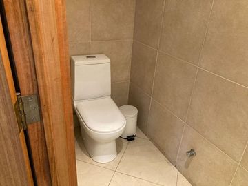 VENDE DEPARTAMENTO EXCLUSIVO ASCENSOR DIRECTO  PISO 6 UF 17.500