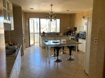 VENDE DEPARTAMENTO EXCLUSIVO ASCENSOR DIRECTO  PISO 6 UF 17.500