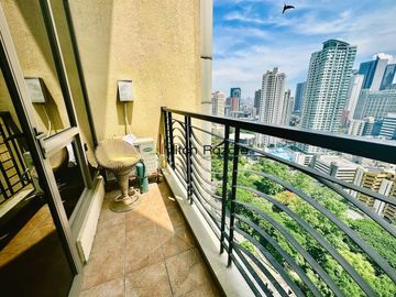 Rare 1 Bedroom Loft Unit For Sale at Mosaic Tower Near Greenbelt Makati with an Amazing Unobstructed View of Legazpi Park