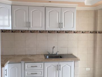 VENDO CASA en Urbanización Paseos del Pichincha, Pinar Alto, Norte Quito