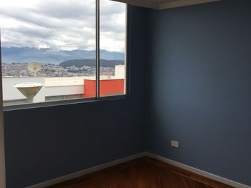 VENDO CASA en Urbanización Paseos del Pichincha, Pinar Alto, Norte Quito