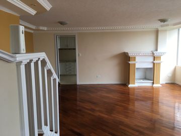 VENDO CASA en Urbanización Paseos del Pichincha, Pinar Alto, Norte Quito