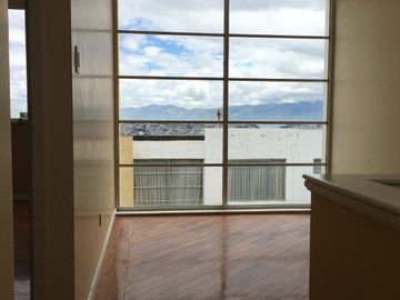 VENDO CASA en Urbanización Paseos del Pichincha, Pinar Alto, Norte Quito
