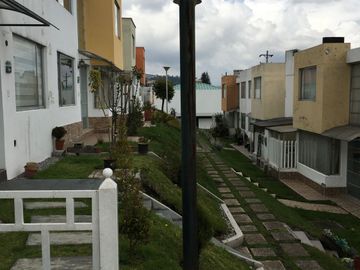 VENDO CASA en Urbanización Paseos del Pichincha, Pinar Alto, Norte Quito