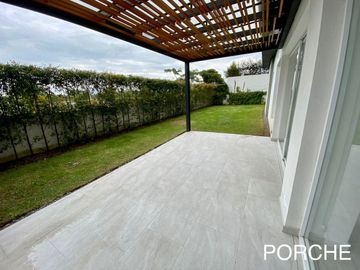 Departamento de venta Sector Intervalles con Amplio JARDIN.  PIscina y areas comunales de primera