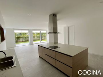 Departamento de venta Sector Intervalles con Amplio JARDIN.  PIscina y areas comunales de primera