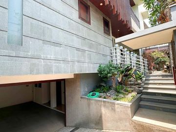 Villa sale  Rumah mewah di Gatsu Barat Denpasar