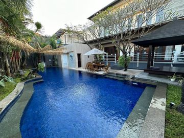 Villa sale  Rumah mewah di Gatsu Barat Denpasar