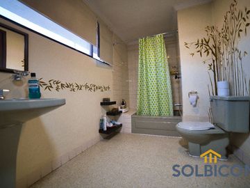 Casa comercial av. Americas Cuenca