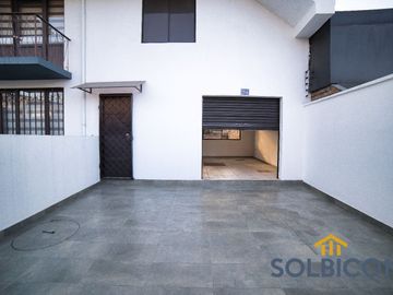 Casa comercial av. Americas Cuenca